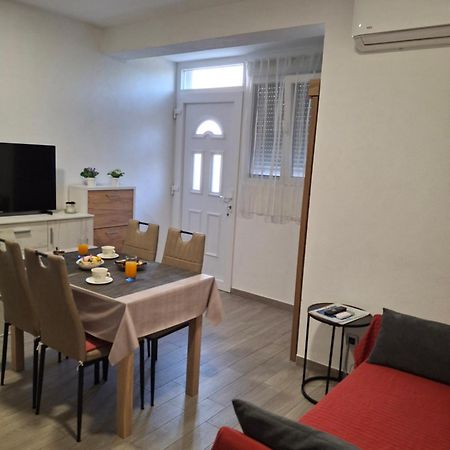Apartment Neva Split With Free Private Parking Space Esterno foto