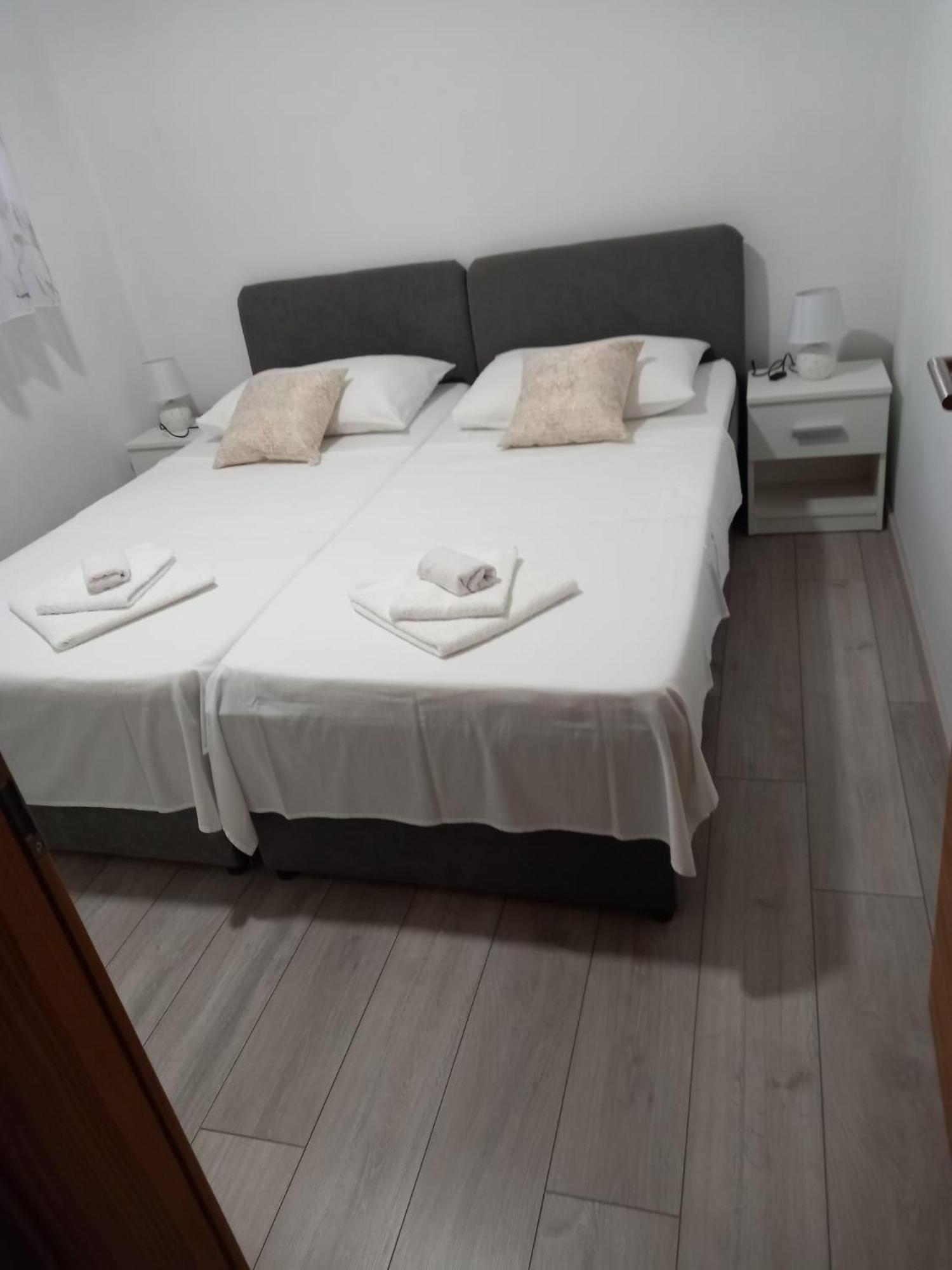 Apartment Neva Split With Free Private Parking Space Esterno foto
